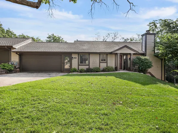 216 Shady Oak Ct, Janesville, WI 53548