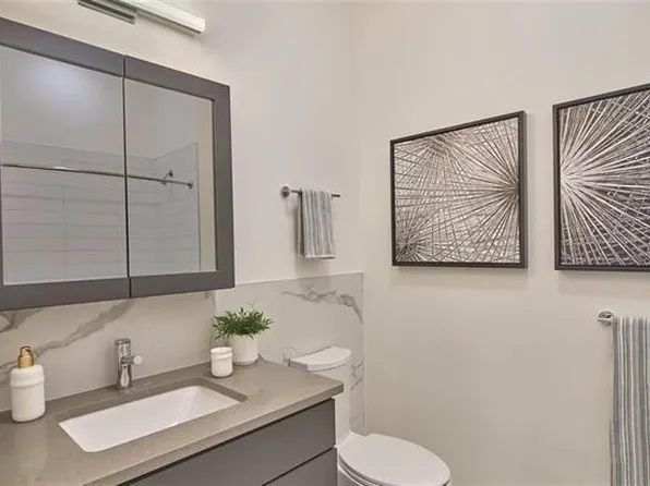 250 Avenue East image 6 of 17