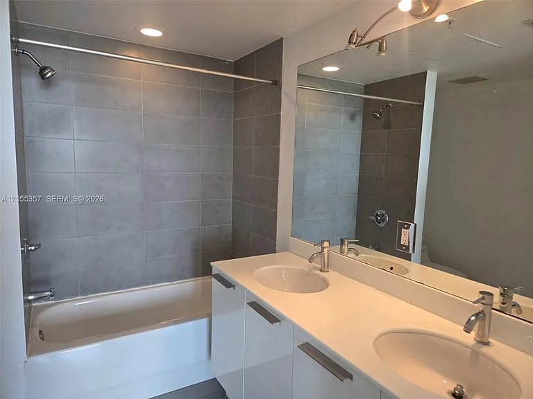 92 SW 3rd St #1808 — Photo 6