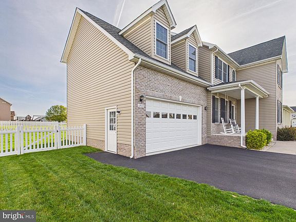 4th image of 32 Azera Dr