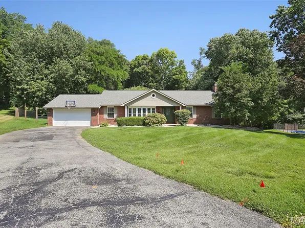 9 Robin Ln, Collinsville, IL 62234
