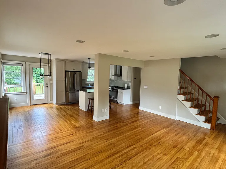 1069 Pine St — Photo 2