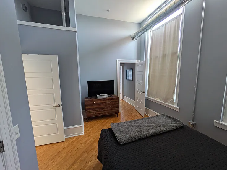 20 W Market St #6 — Photo 9