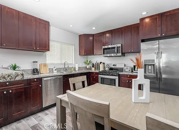 423 E Stuart Ave — Photo 11