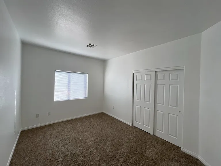 4915 E Russell Rd #142-8 — Photo 24
