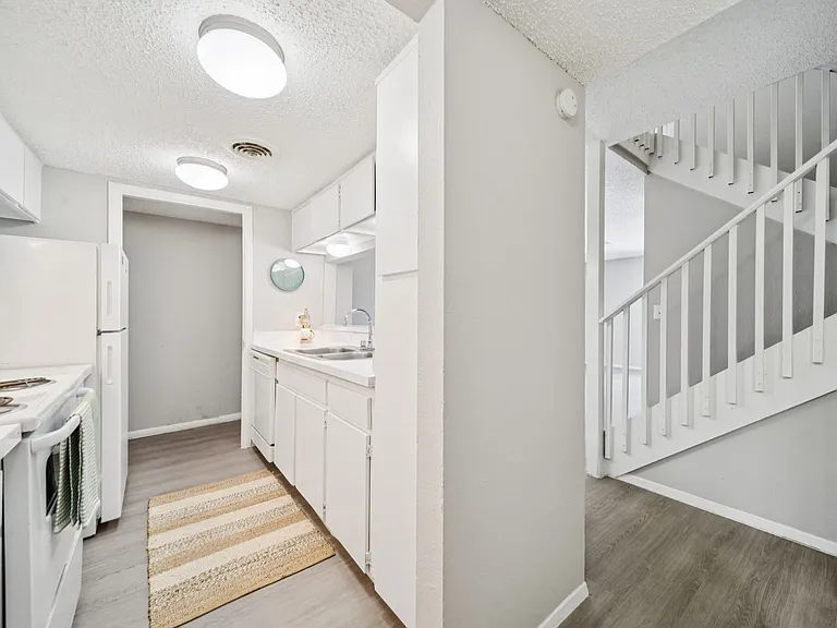 Cedar Park Apartments — Photo 18