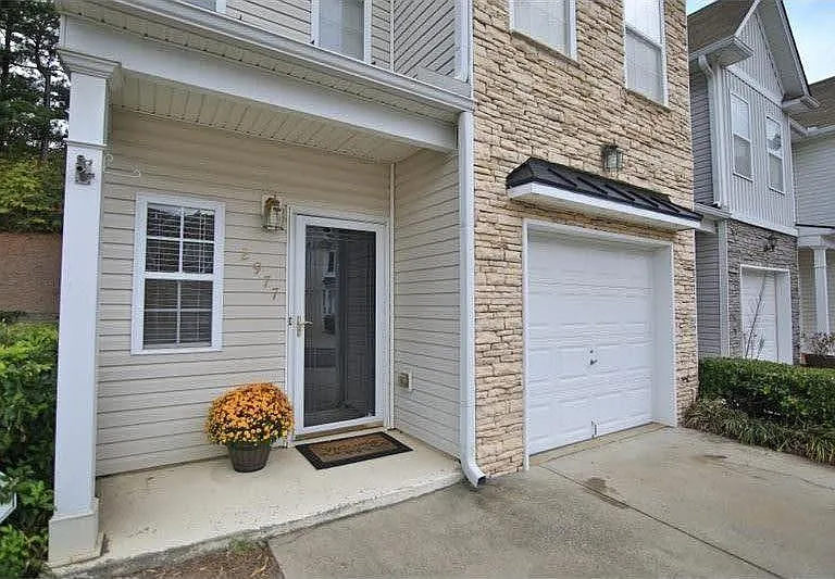 2977 Greyhawk Ln — Photo 3