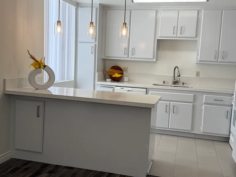 1751 S Bentley Ave #7 — Photo 10