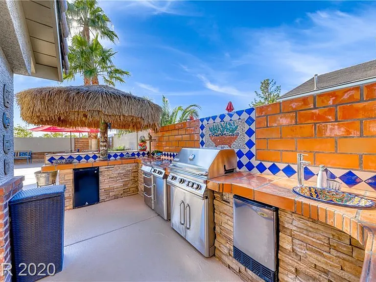 2535 Holman Cir — Photo 3