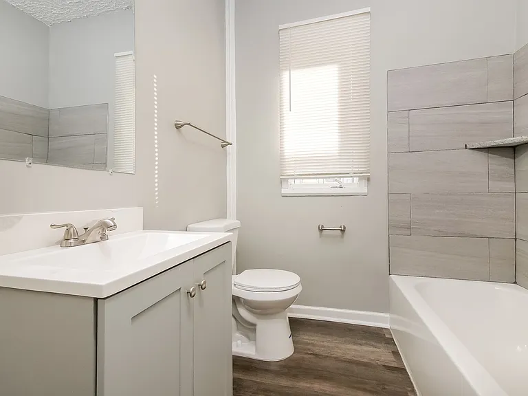 797734_027_main_bathroom_13251419.jpg