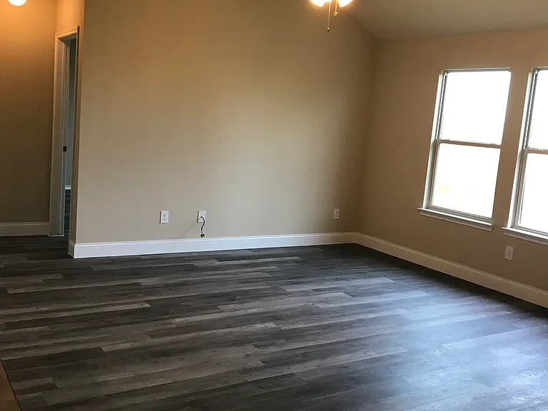 2127 Meadow View Dr — Photo 4