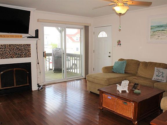 5th image of 313 Simpson Ave #1