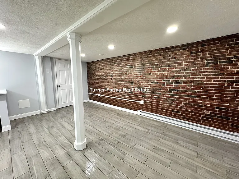 31 Chelsea St #B — Photo 10