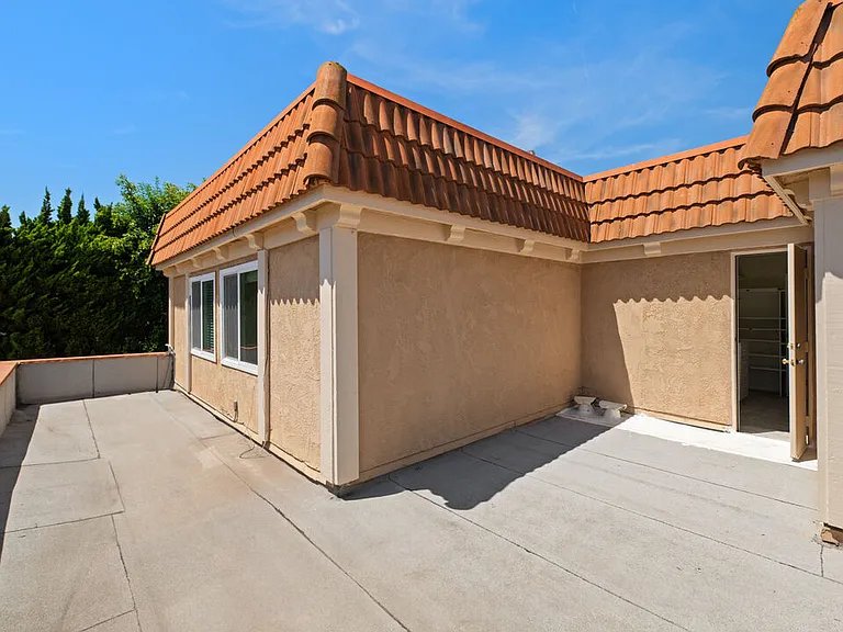 3102 Granville Ave — Photo 27