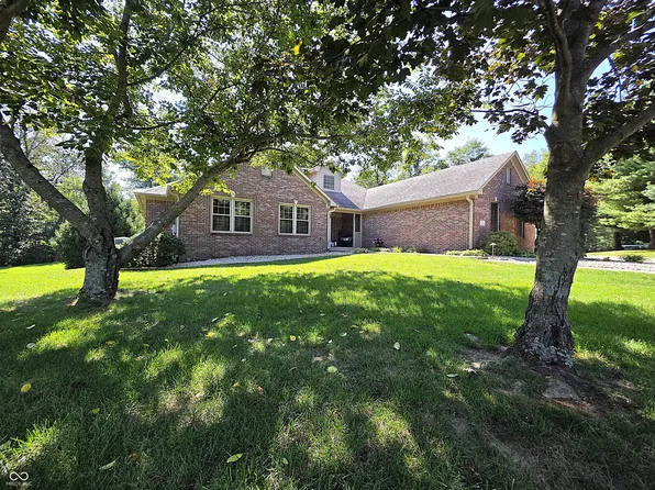 293 E Woodfield Ln, Mooresville, IN 46158