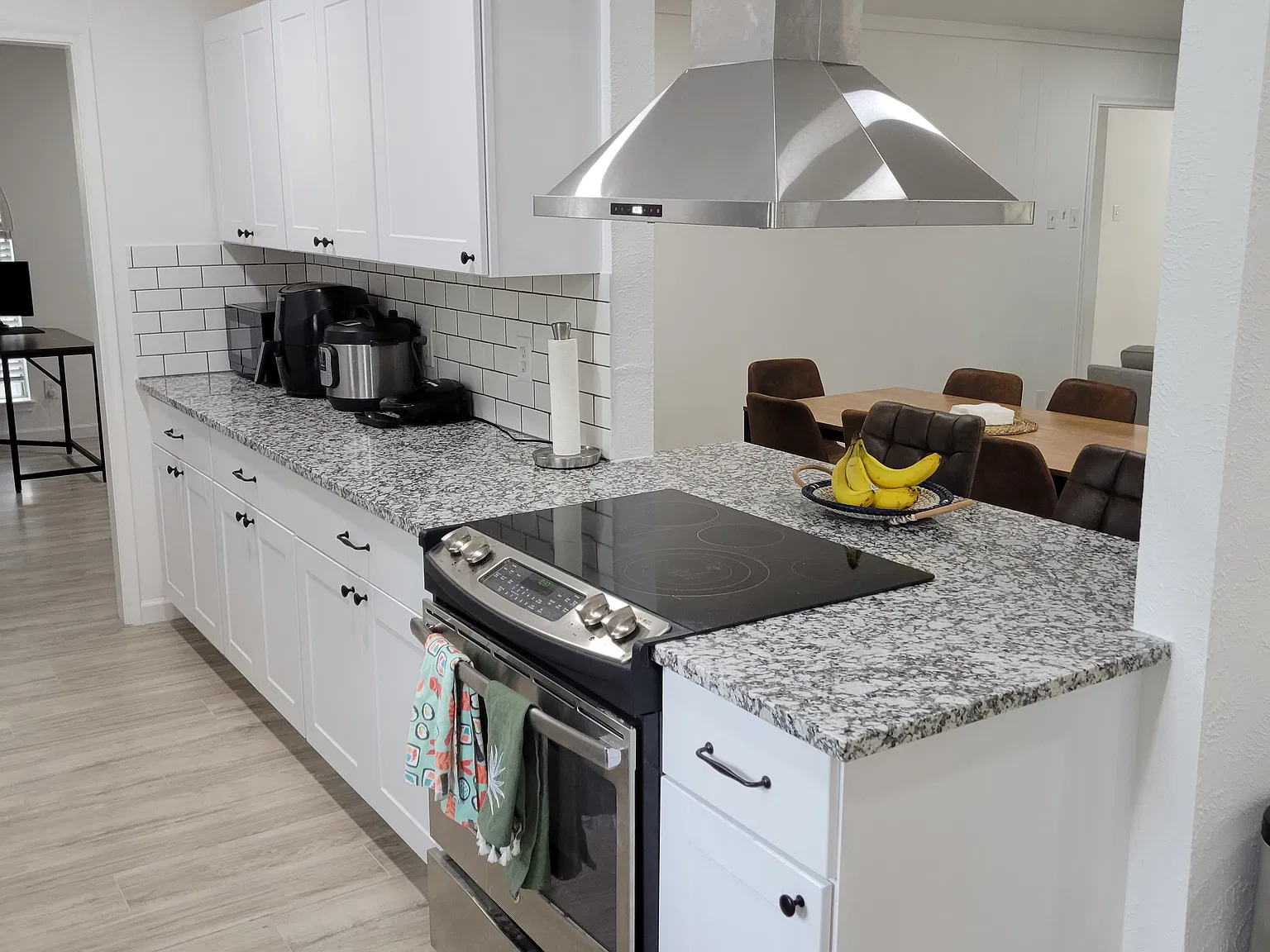 4 bed, 2200 sqft, $4,500 — Photo 2