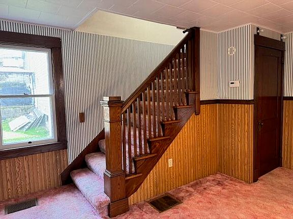 2nd image of 133 Valley St