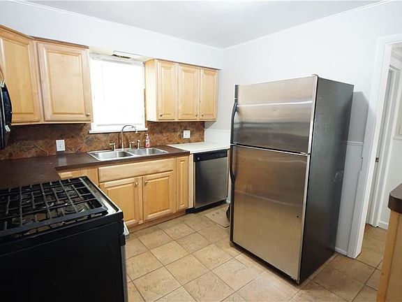 5th image of 25300 Hall Dr