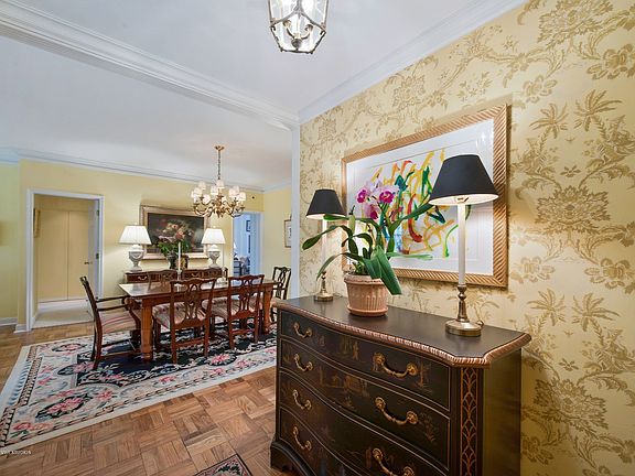 3rd image of 1335 N Astor St APT 3A