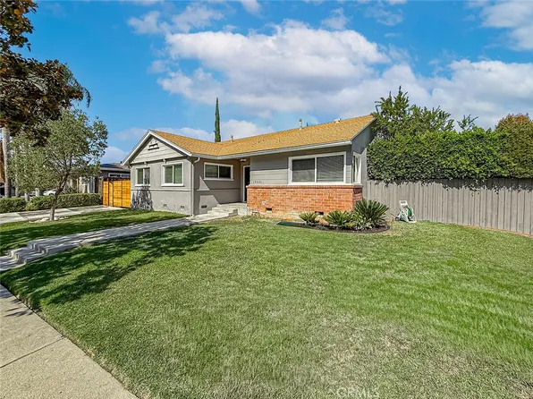 19501 Calvert St, Reseda, CA 91335