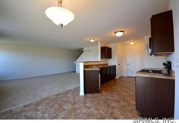 4th image of 850 Harbor Woods Dr