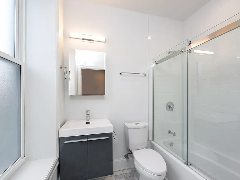 1241 N Bosworth Ave #2 — Photo 8