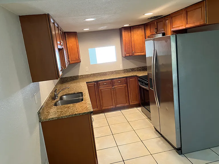 910 W Millard Ct — Photo 5