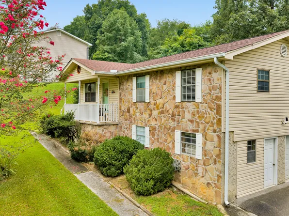 912 Crest Dr, Chickamauga, GA 30707