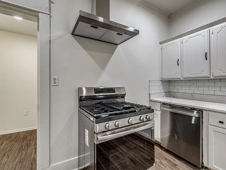 515 W Martin St — Photo 17