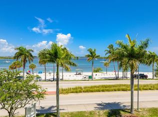35 Harbour Isle Dr E #302, Fort Pierce, FL 34949