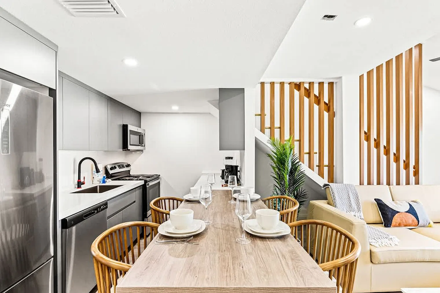 2 bed, 2.0 bath, 742 sqft, $1,509 — Photo 3