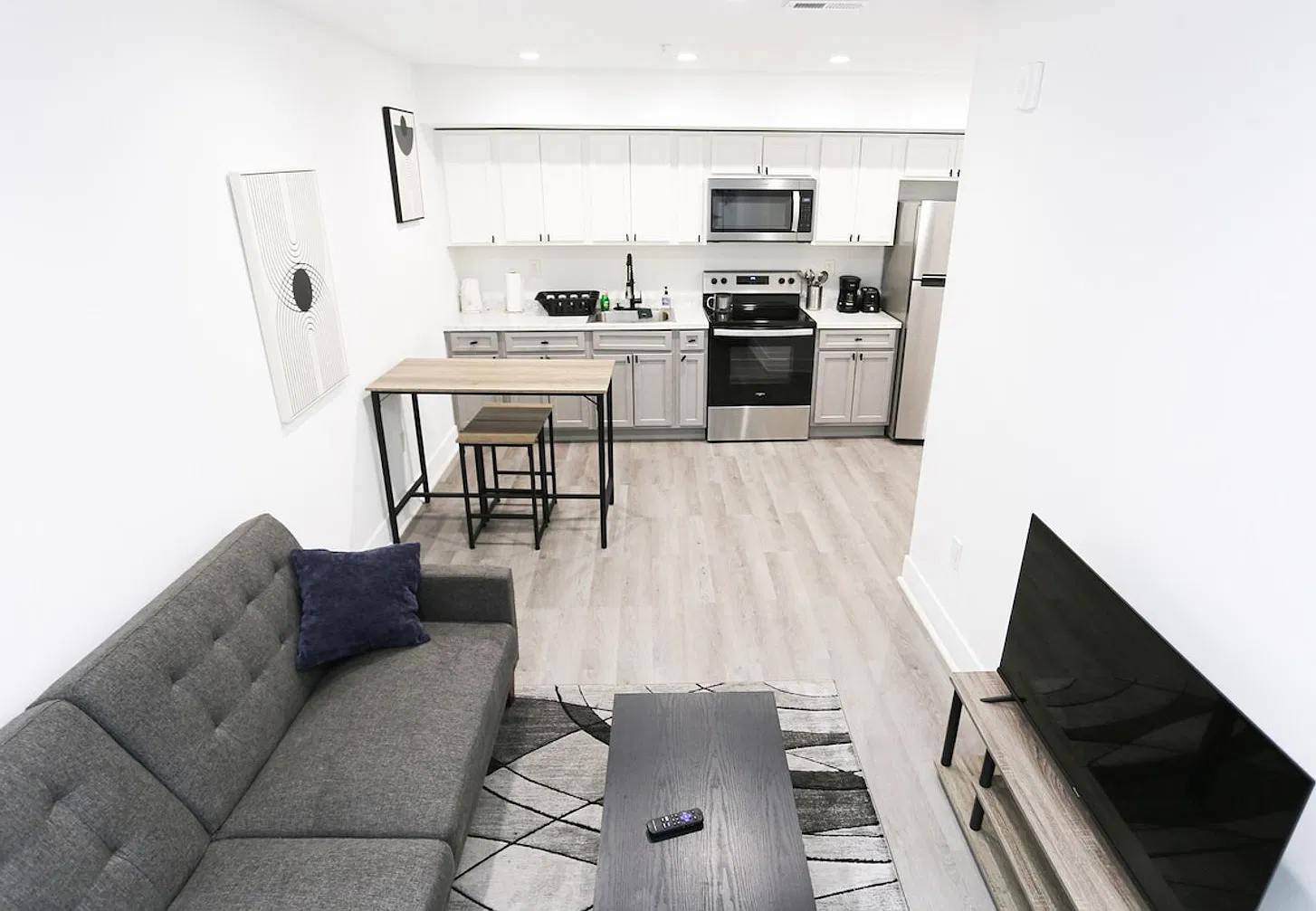 1 bed, 1.0 bath, $4,239 — Photo 2