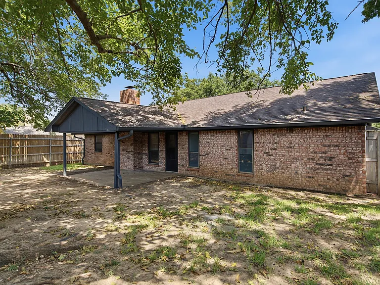 2223 Sierra Dr — Photo 26