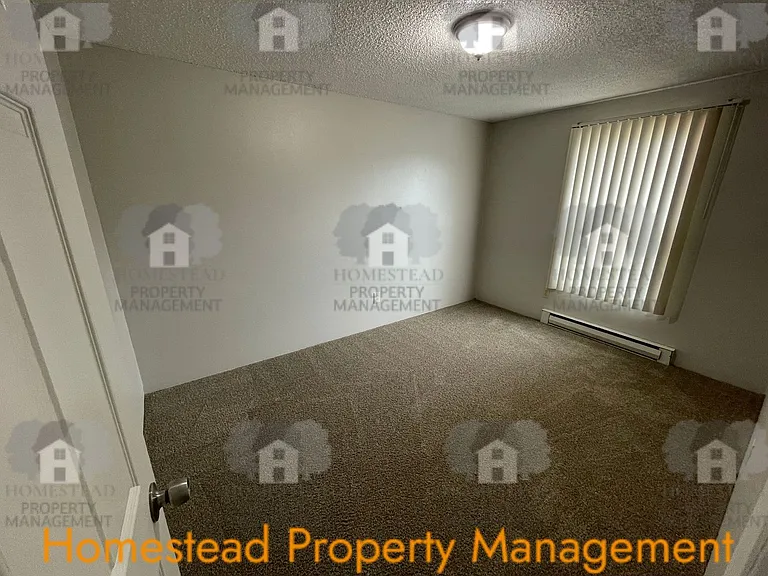 1630 Monmouth St — Photo 26