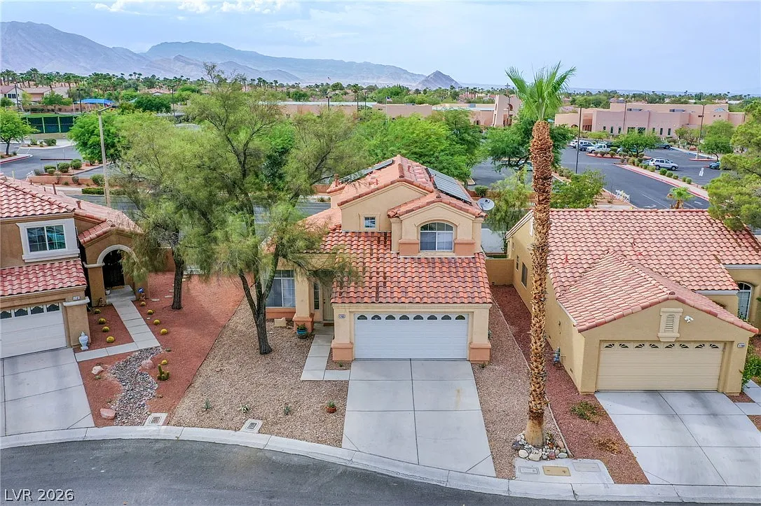 3 bed, 2.5 bath, 1709 sqft, $2,120 — Photo 2