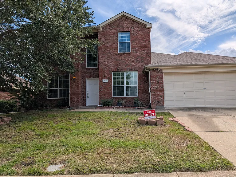 7721 Shasta Dr — Photo 4