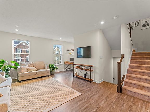 3rd image of 205 Amon St
