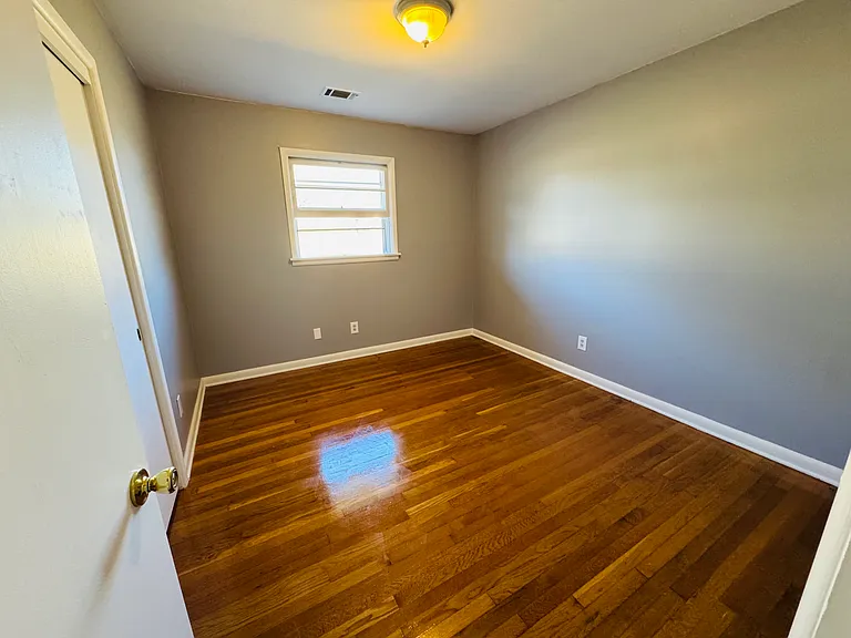 8000 Livingston Dr — Photo 7