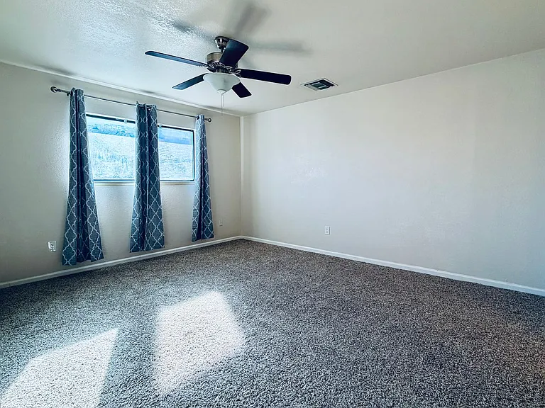 255 E Upjohn Ave — Photo 7