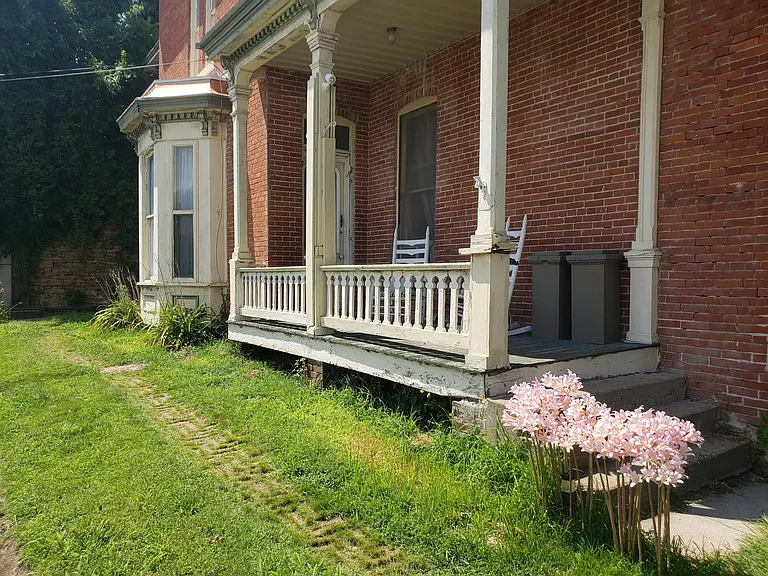 House and side porch facing Hill Street