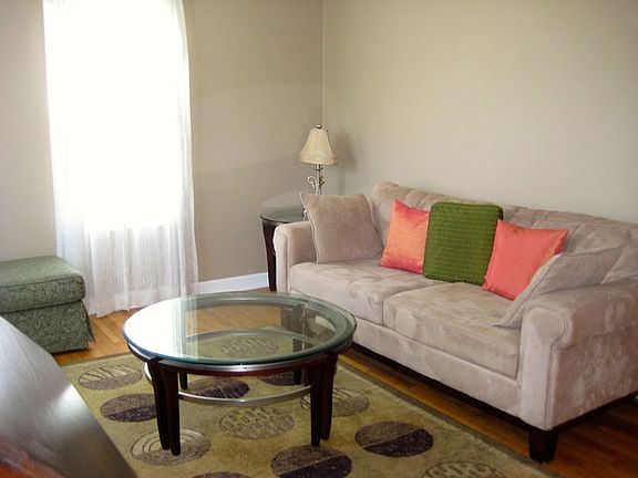 2nd image of 105 Parkview Dr