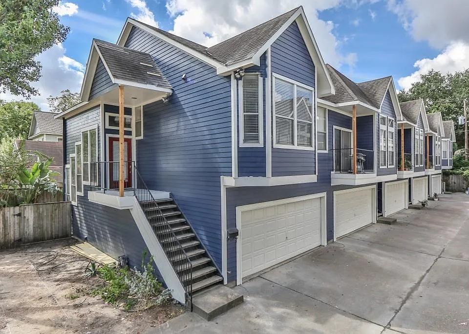 Fantastic location in the Heights!