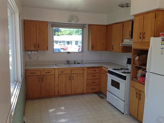 5th image of 12 Joyce Dr