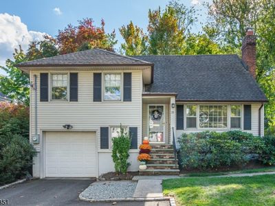 35 Sterling Dr, Livingston, NJ, 07039