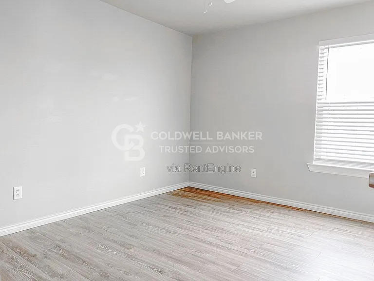 2406 Fir Ave — Photo 9