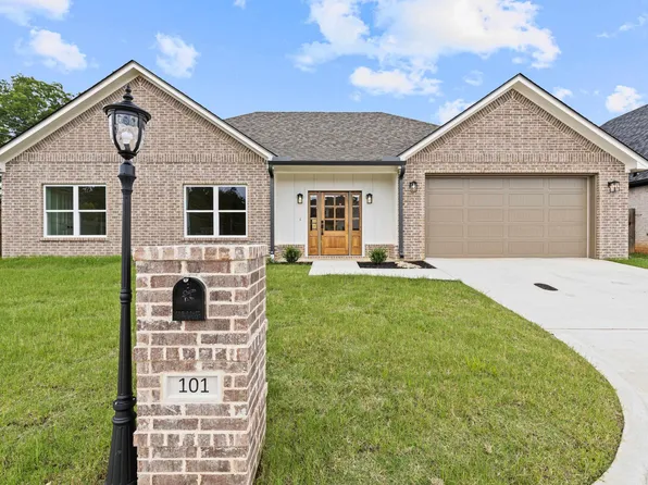 101 Champions Dr, Hallsville, TX 75650