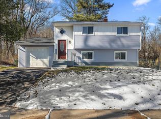 11 Raintree Dr, New Castle, DE 19720