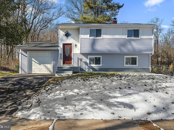 11 Raintree Dr, New Castle, DE 19720