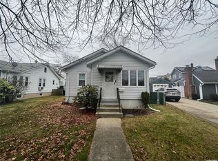 75 Sherman St, Merrick, NY 11566