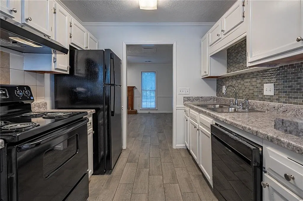 2767 New South Dr — Photo 4